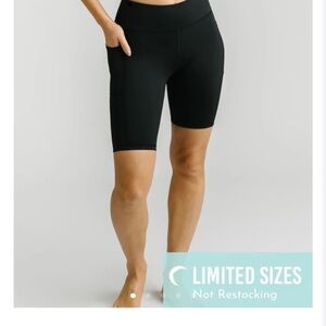 Zyia black 7inch shorts